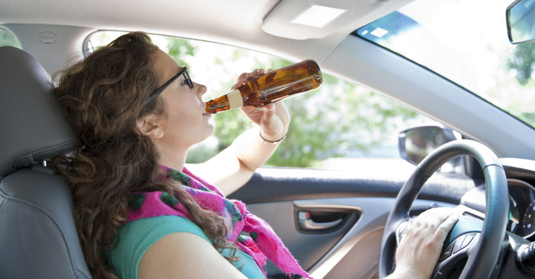 نوشیدن هنگام رانندگی