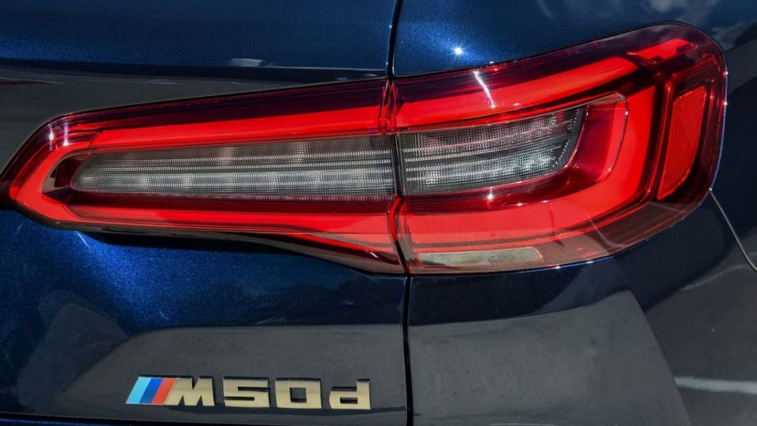 نقد و بررسی BMW X5 مدل 2019 carera.ir 2019 BMW X5 M50d 37