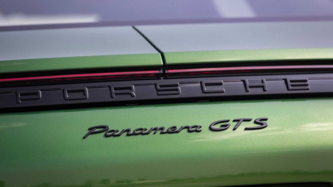 نقد و بررسی پورشه پانامرا GTS مدل 2019 : یک عضو حیاتی در خانواده ی پانامرا 2019 porsche panamera gts sedan11