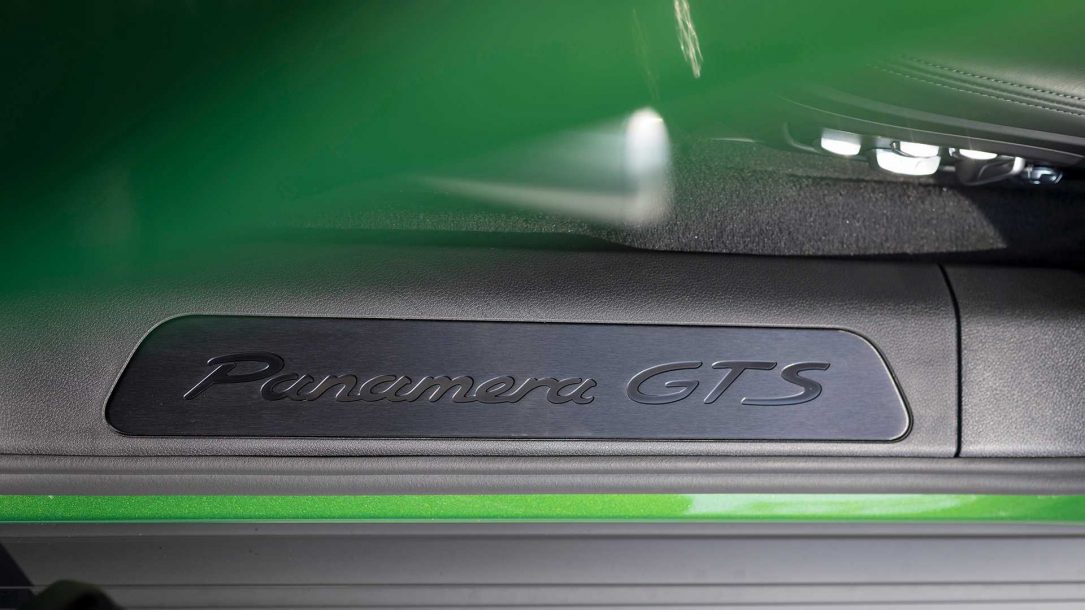 نقد و بررسی پورشه پانامرا GTS مدل 2019 : یک عضو حیاتی در خانواده ی پانامرا 2019 porsche panamera gts sedan48