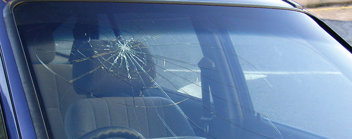 ترمیم و تعویض شیشه ترک خورده خودرو