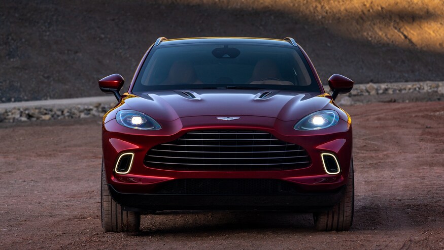10 خودروی خارق‌العاده‌ که ما را به آینده‌ امیدوار می‌کند 2021 Aston Martin DBX front view