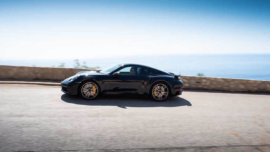 10 خودروی خارق‌العاده‌ که ما را به آینده‌ امیدوار می‌کند 30 2020 Porsche 911 Turbo S 1 1