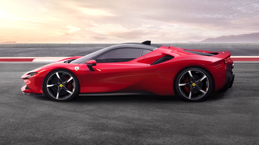 10 خودروی خارق‌العاده‌ که ما را به آینده‌ امیدوار می‌کند Ferrari SF90 Stradale 08