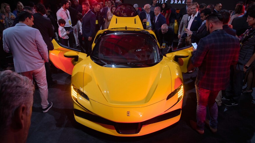 10 خودروی خارق‌العاده‌ که ما را به آینده‌ امیدوار می‌کند SF90 Stradale Unveiling Party at Casa Ferrari 2